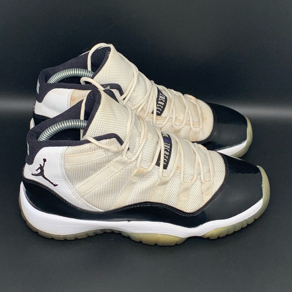 Jordan 11 Retro Concord (2011)  Boys Sz 6Y / Women's Sz 7.5